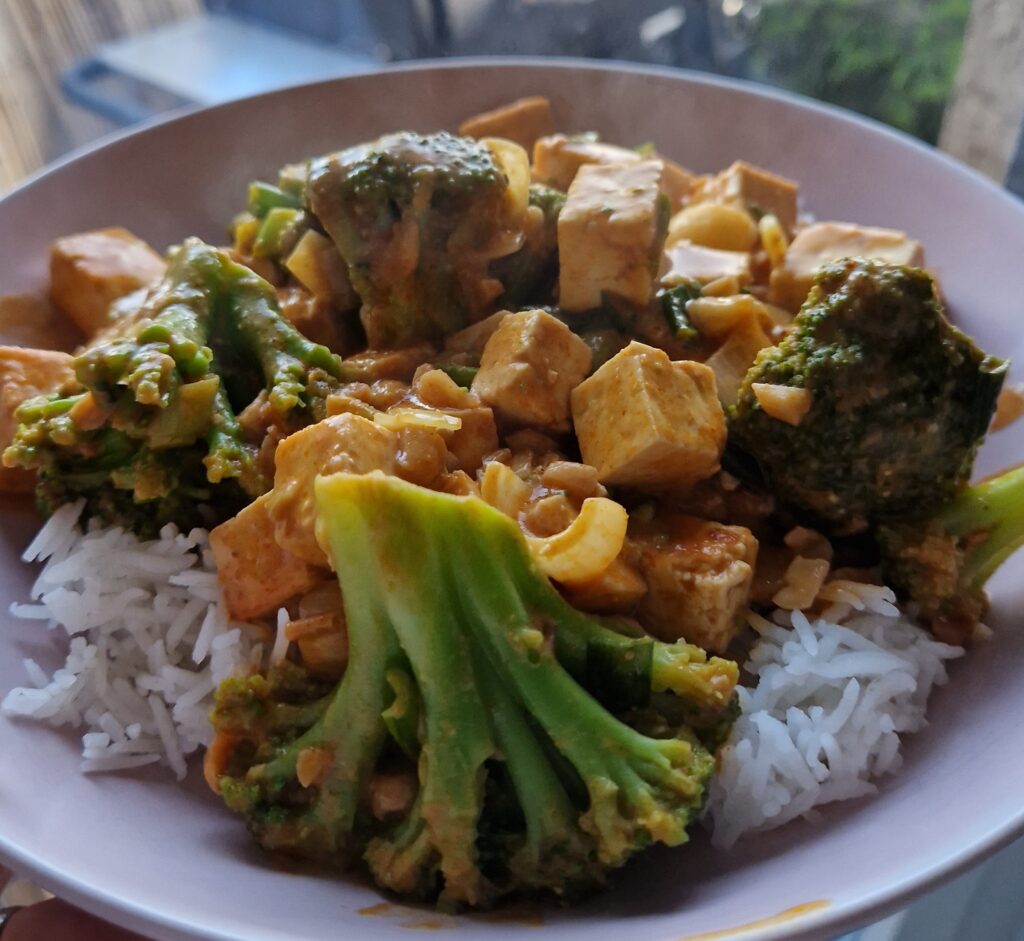 Tofu mit Erdnuss-Brokkoli-Sauce - Rezeptologie