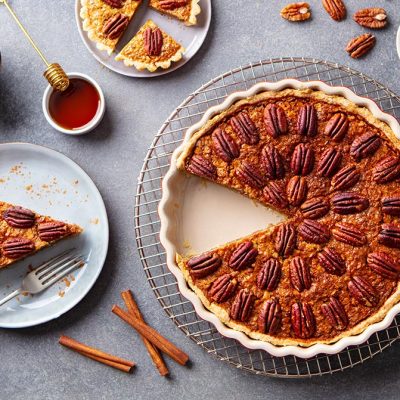 pecan-pie-tart-in-baking-dish-traditional-festive-9WMXQ3Z